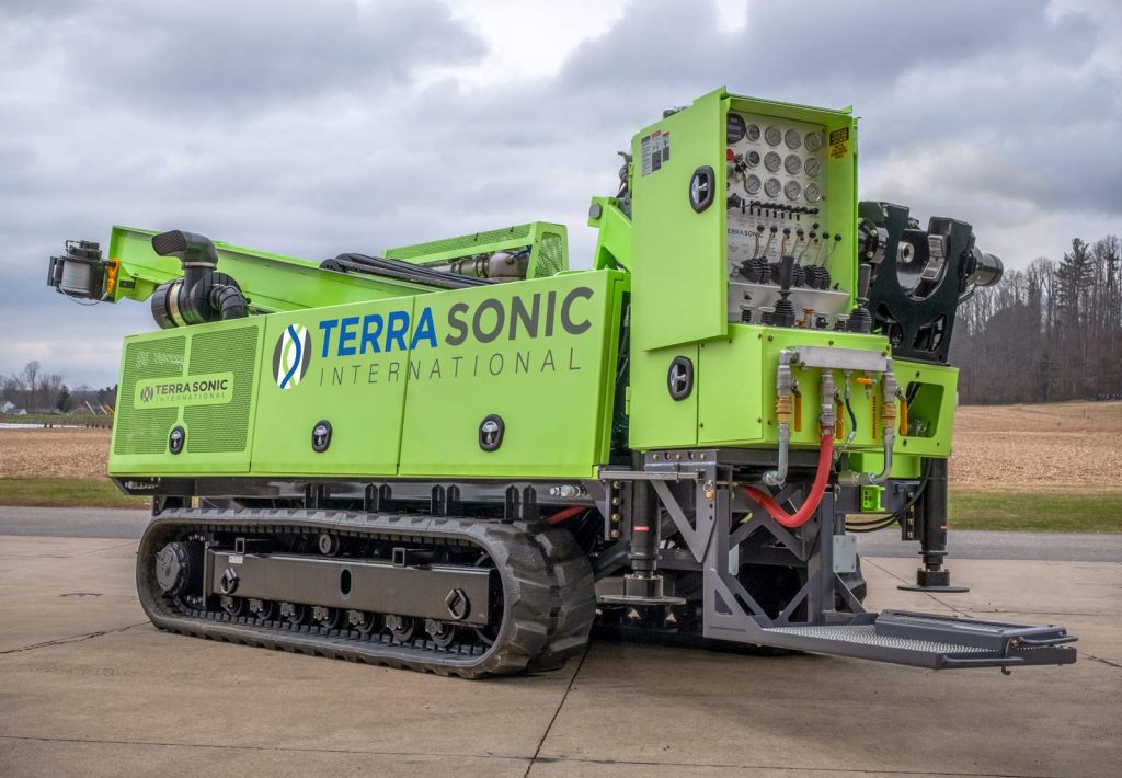 TSi 150CC Compact Crawler Drill Rig, front quarter