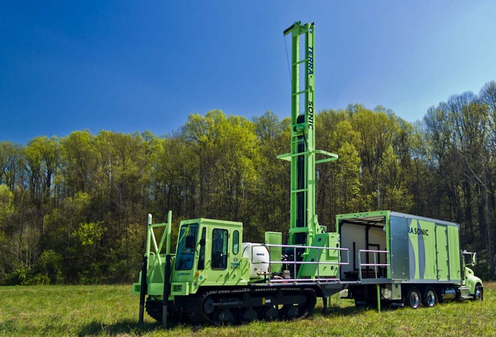 TSi Support Truck for sonic drill rig with crawler sonic drill rig